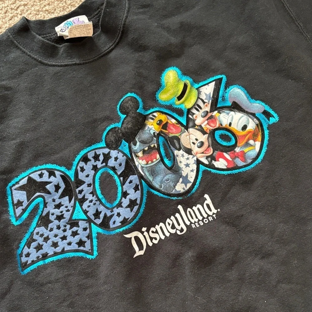 Disneyland Resort 2008 Black and Blue Graphic Women Crewneck Sweater size medium